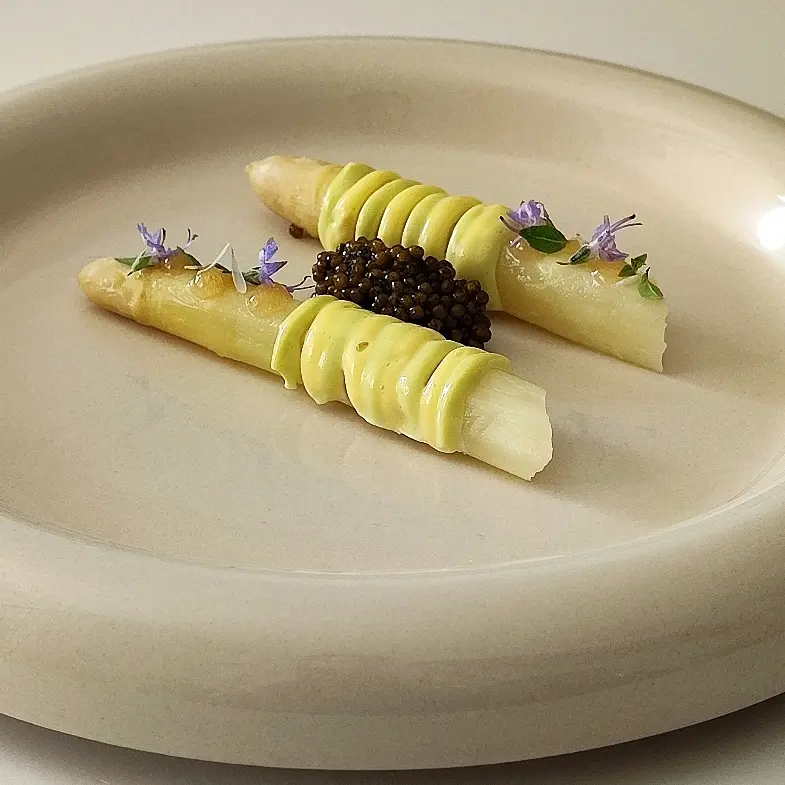 creation thumb for Asperges blanches, mayonnaise au safran et à la ciboulette, caviar