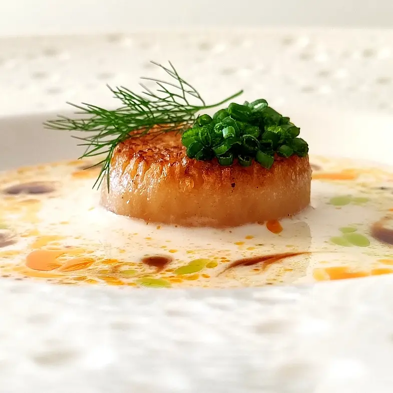 creation thumb for Glazed daikon scallop, fennel sauce and aromatic oils