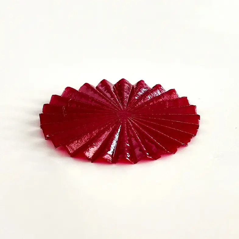 creation thumb for Crispy beetroot and isomalt chips