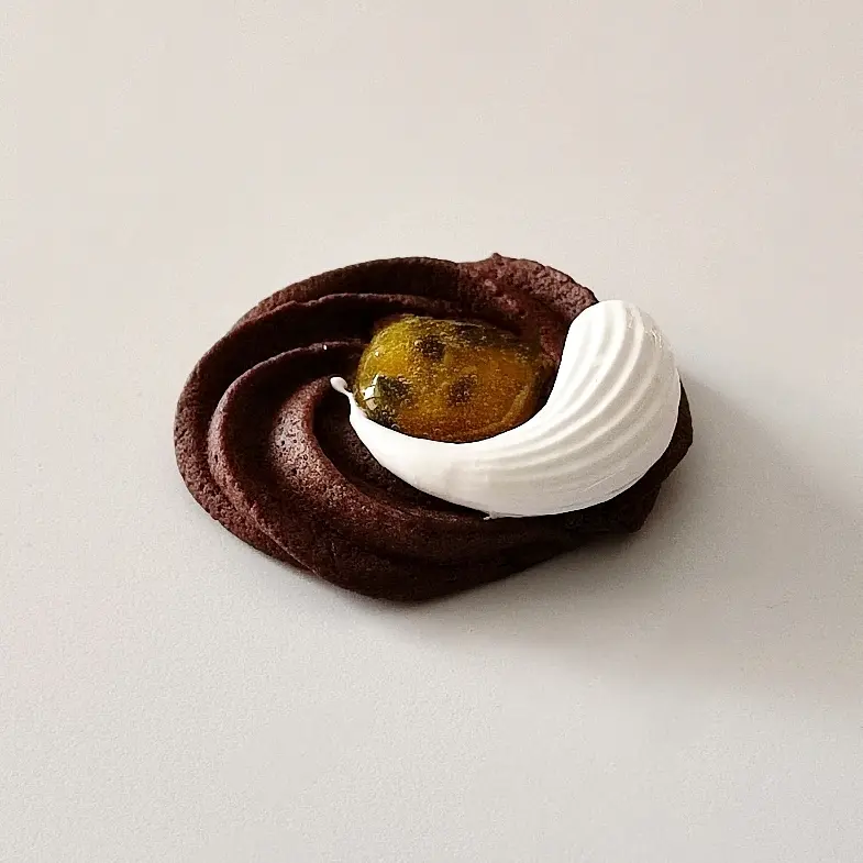 creation thumb for Whipped cocoa butter cookies, Passion Fruit & Meringue