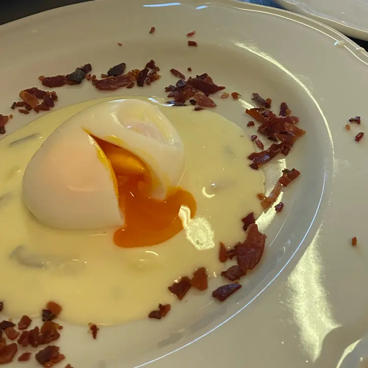 creation thumb for Barzotto-Ei auf Parmesanfondue und Culatello-Crumble