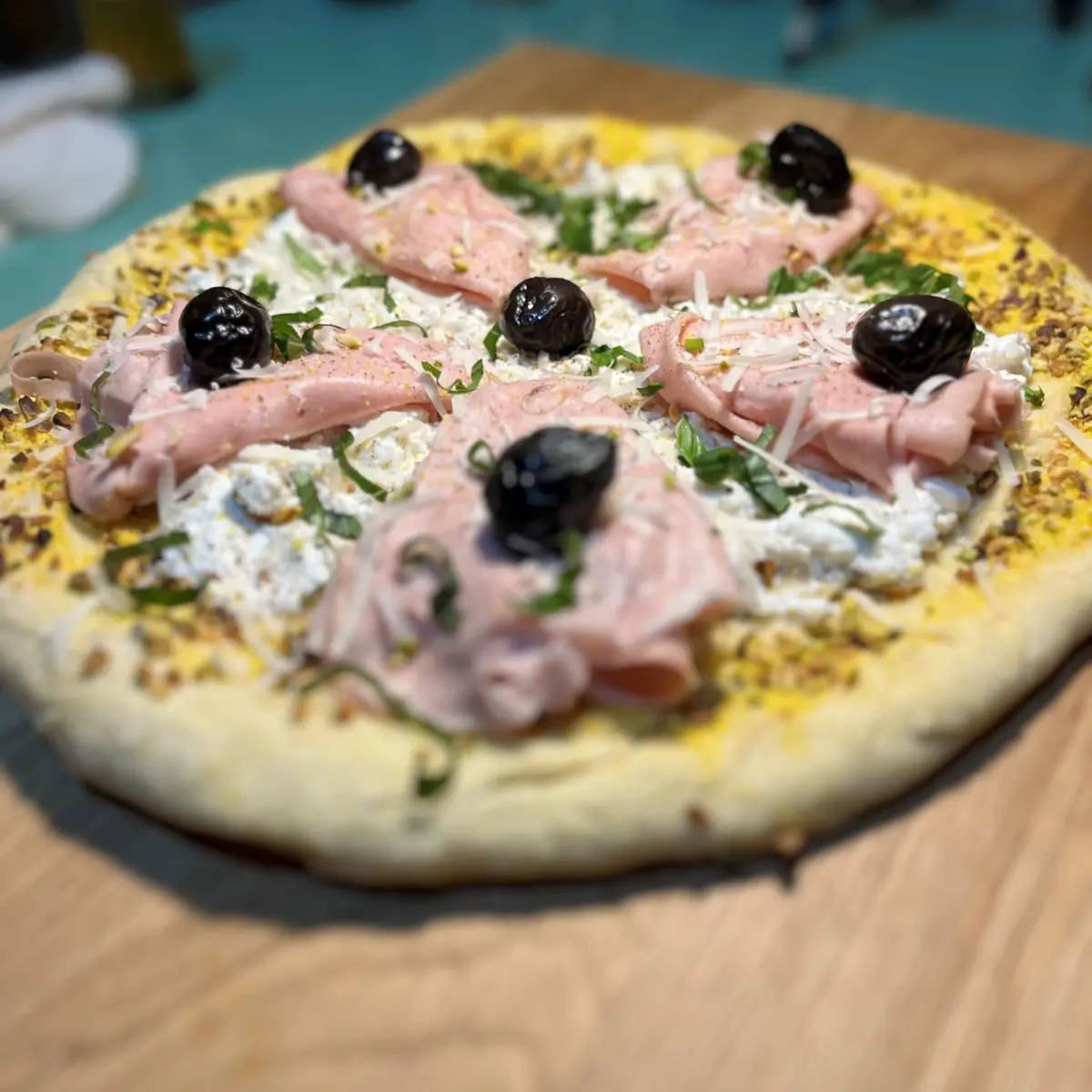 creation thumb for Pistazien-, Mortadella- und Ricotta-Pizza