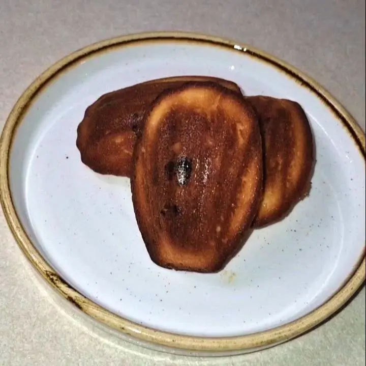 creation thumb for Sauer-Kirsch-Madeleines