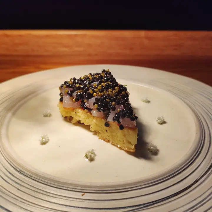 creation thumb for Tarja maltesa, tartar de pescado y caviar