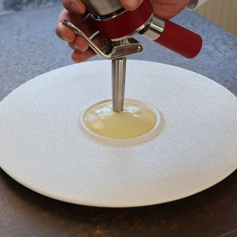 creation thumb for Smoked leek - potato foam / espuma