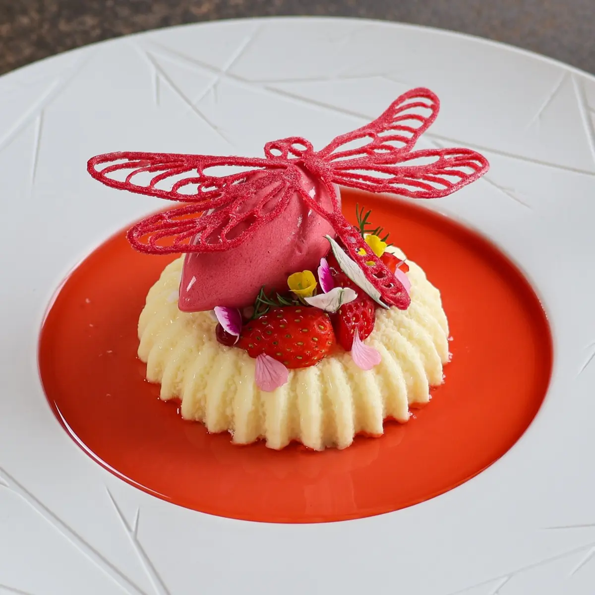 creation thumb for Tonka bean mousse / Strawberry / Champagne / Elderflower