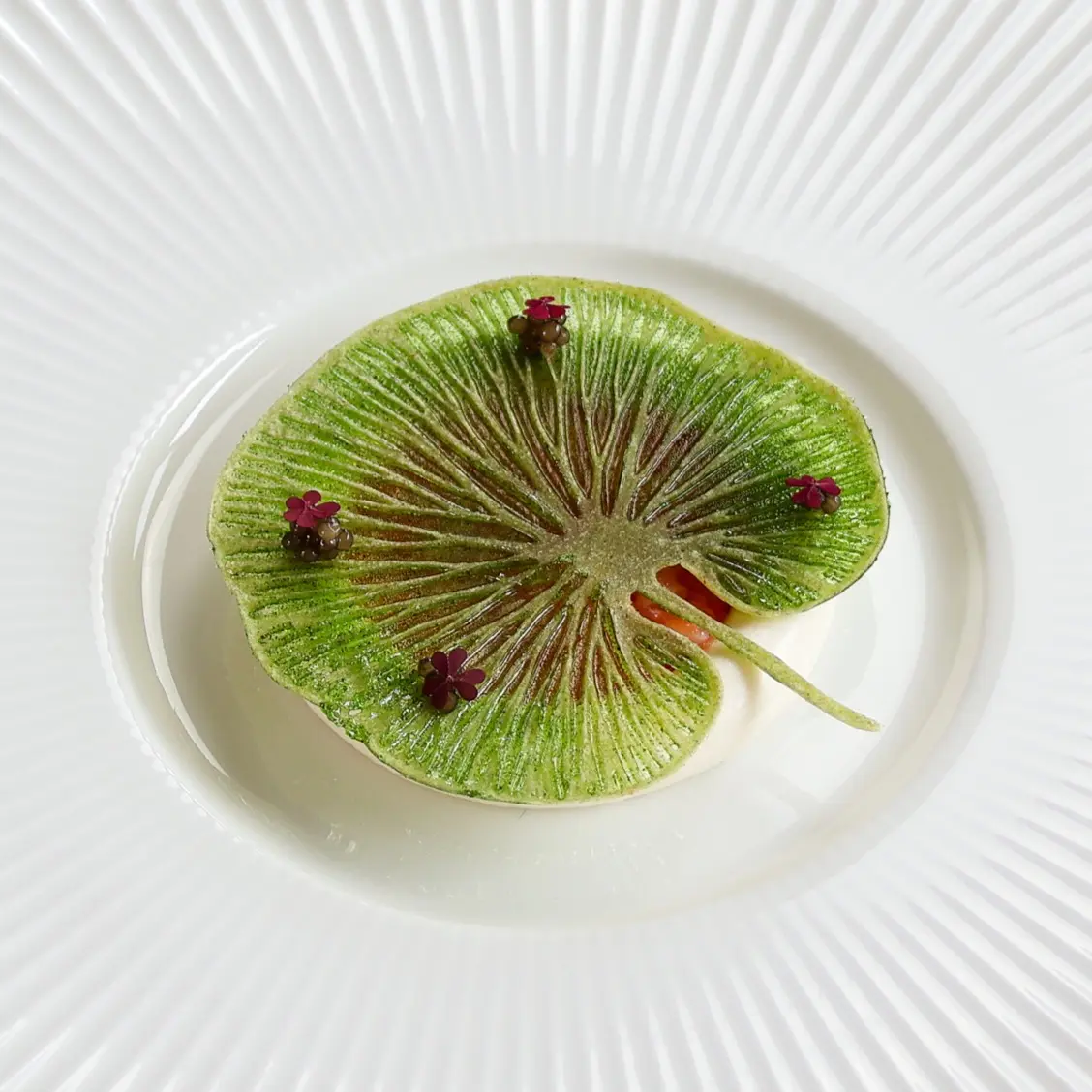 creation thumb for Crispy lily leaf /salmon gravlax / sour cream mousse