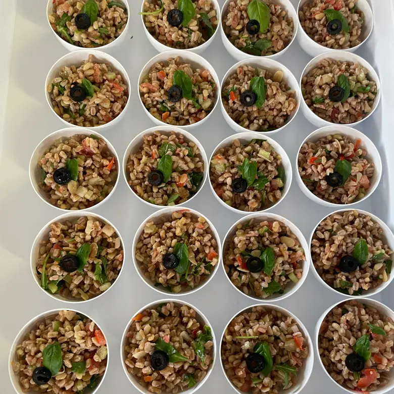creation thumb for Insalata di farro con frutta secca e olive 