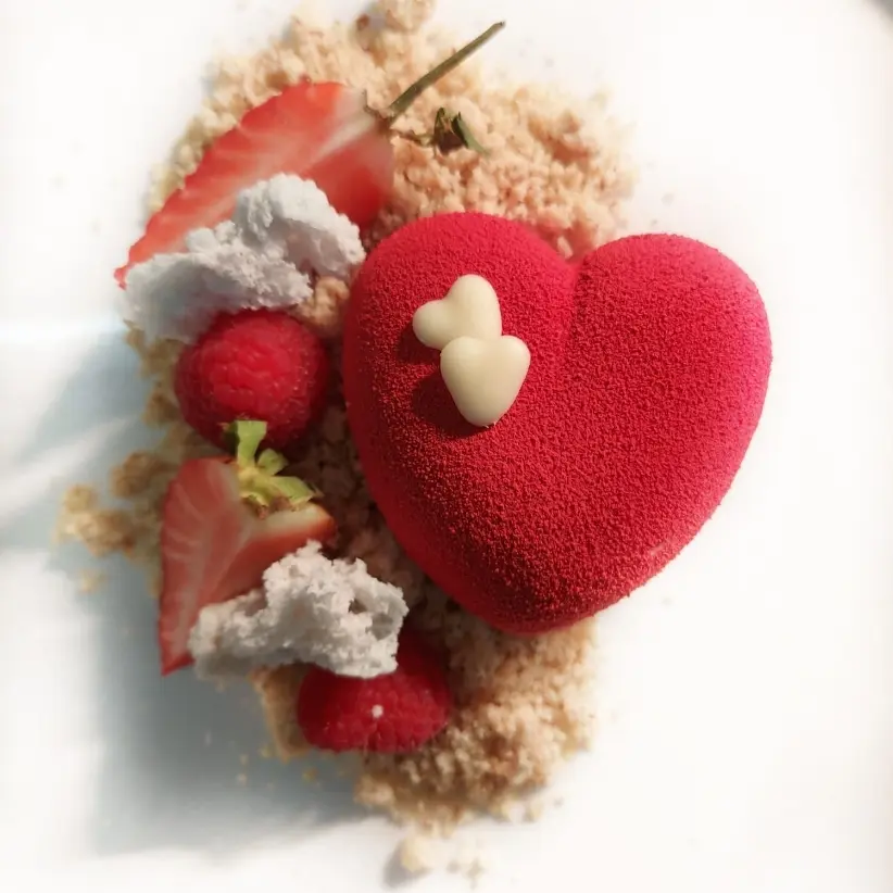 creation thumb for White chocolate mousse, raspberry confiture and rock sugar