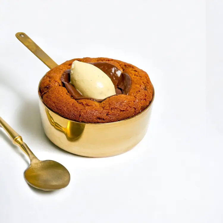 creation thumb for Chocolate molten lava cookie