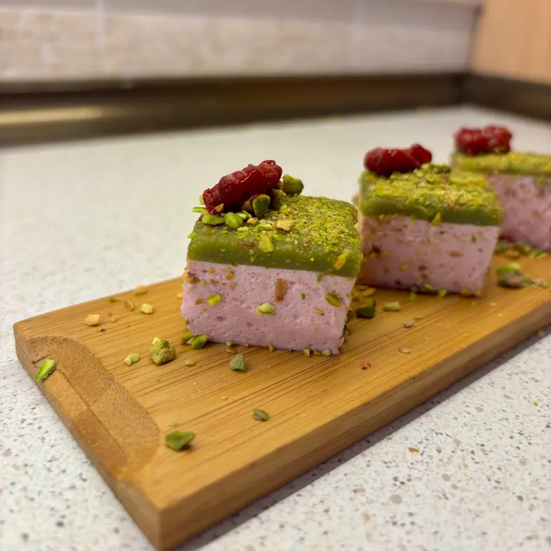 creation thumb for Raspberry marshmallow with pistacho ganache