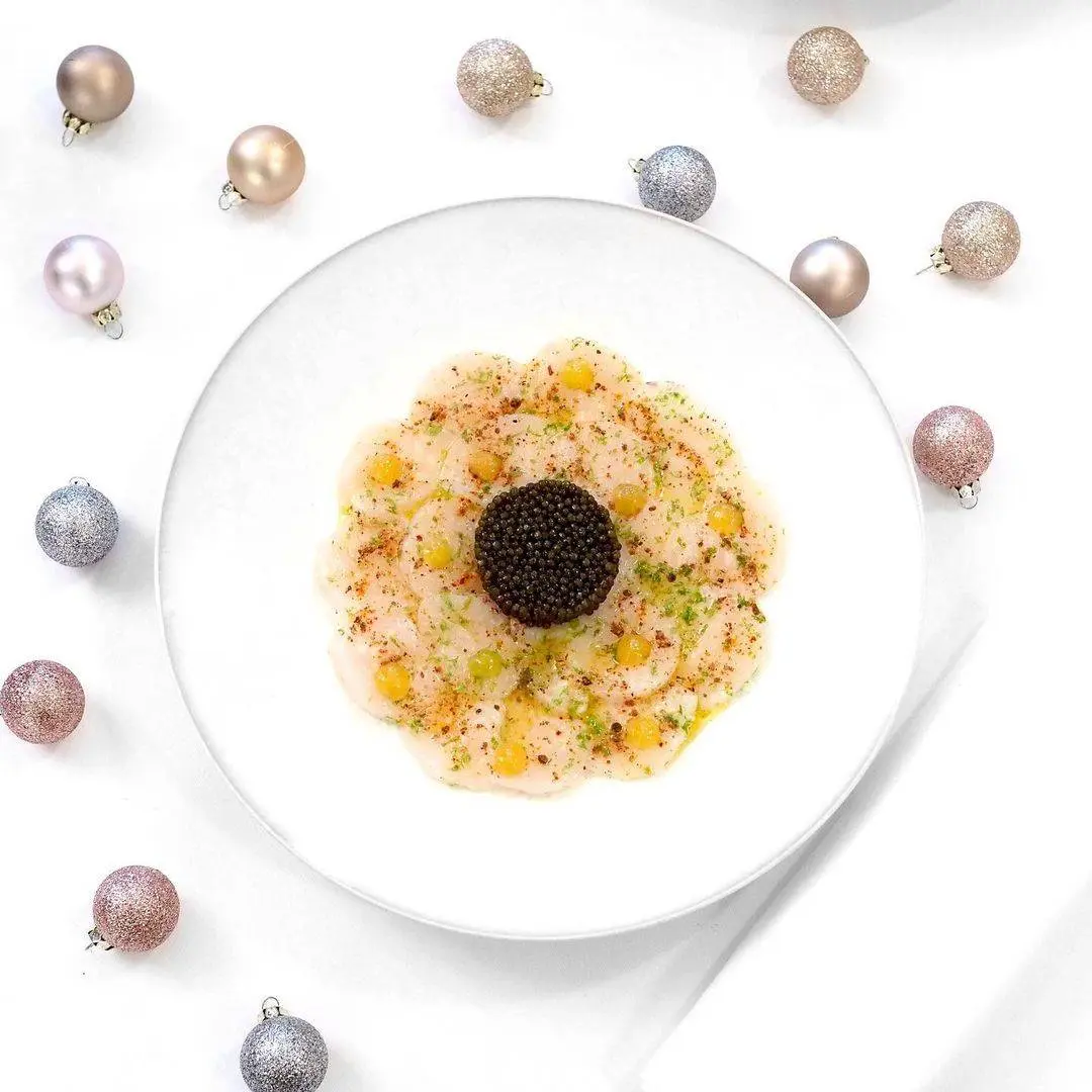creation thumb for Scallop Carpaccio with Cazette Flower, Citrus and Kalamansi