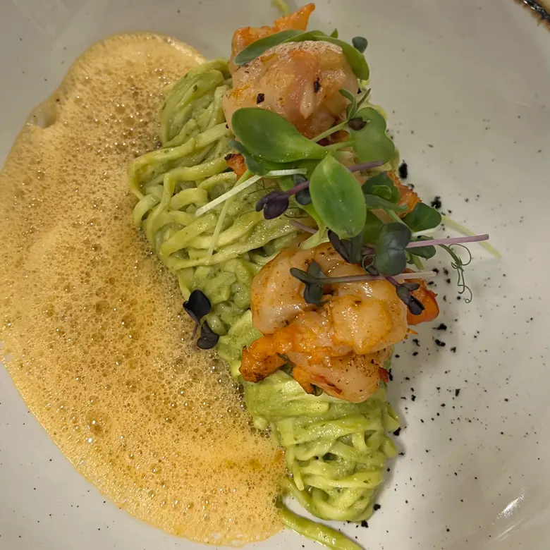 creation thumb for Linguine avocado pesto with prawns