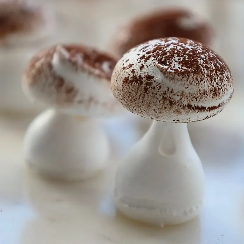 creation thumb for Champignons à la meringue suisse 🍄