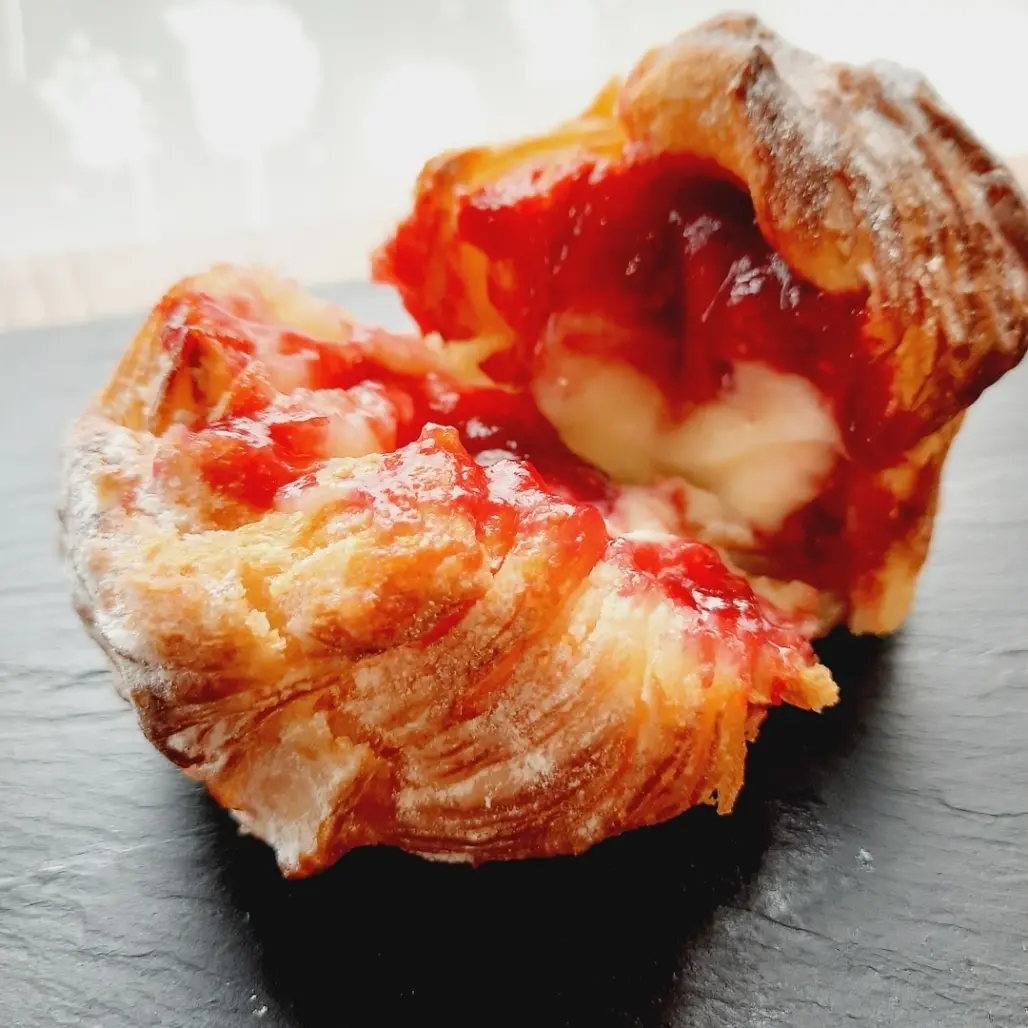 creation thumb for Brioche feuilletee filled with raspberry coulis and vanilla cream