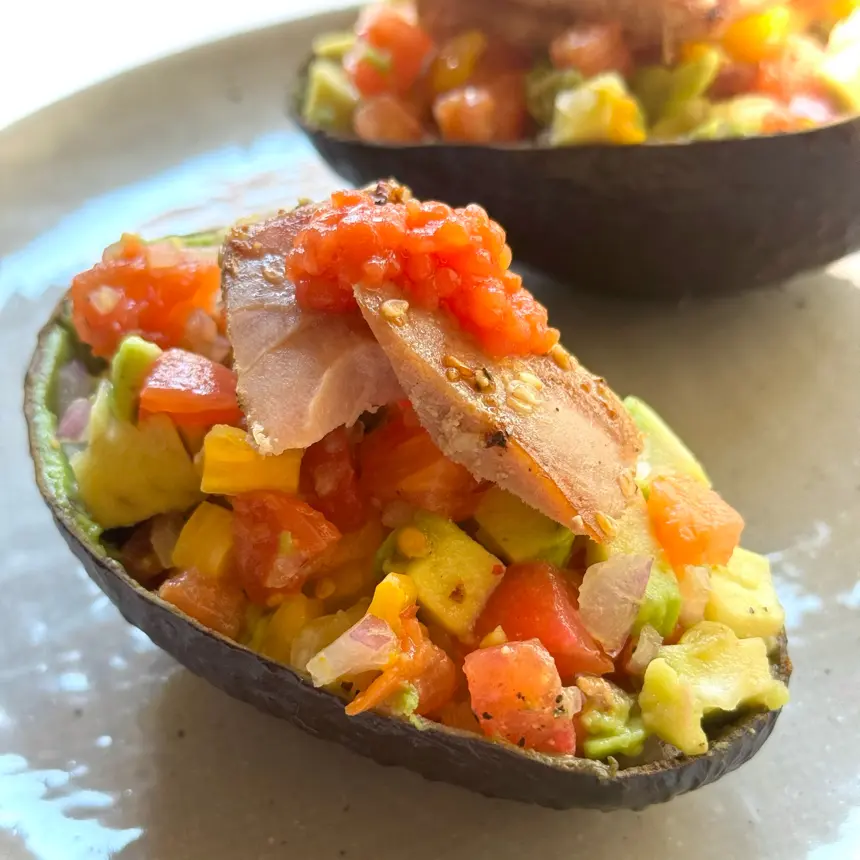 creation thumb for Guacamole, grilled tuna and tomato caviar (hot & cold)