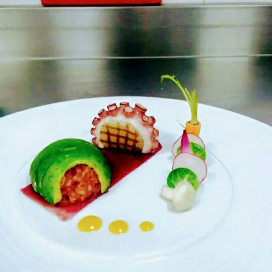 creation thumb for Salmon tartare with 🔥grilled scallop and octopus 🐙