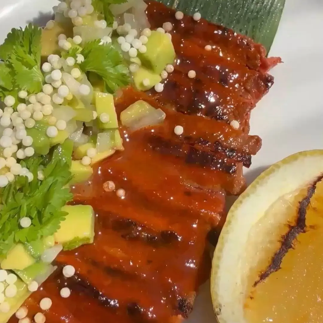 creation thumb for Ribeye Anticucho au Gochujang avec Salsa Ananas-Avocat