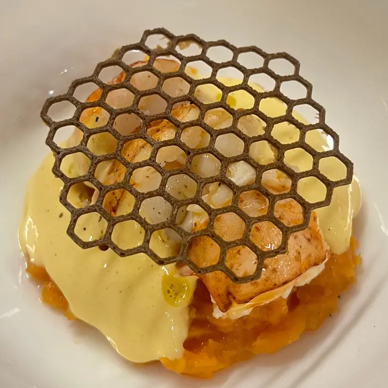 creation thumb for Astice, purea di zucca, salsa olandese e croccante di seppia