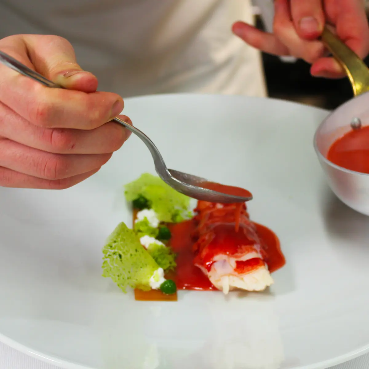 creation thumb for Astice con bisque, gel di prezzemolo ed estratto di melograno