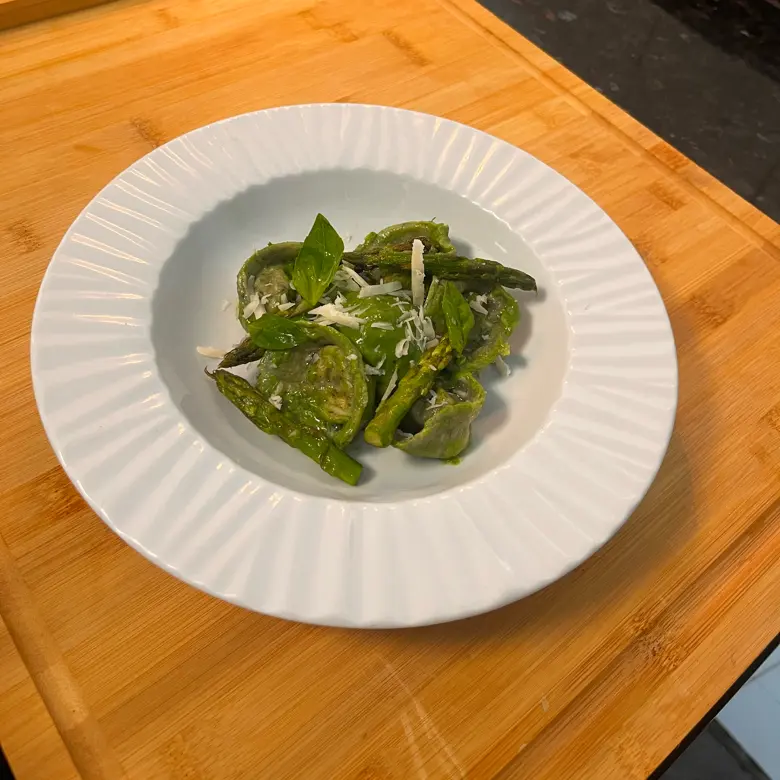 creation thumb for Tortellini , albahaca y espárragos 