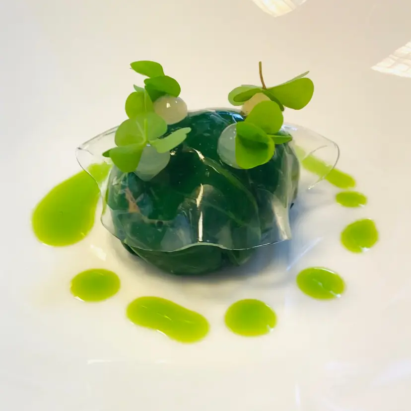creation thumb for Garnelenkugel mit Yuzu-Gel & Basilikumöl