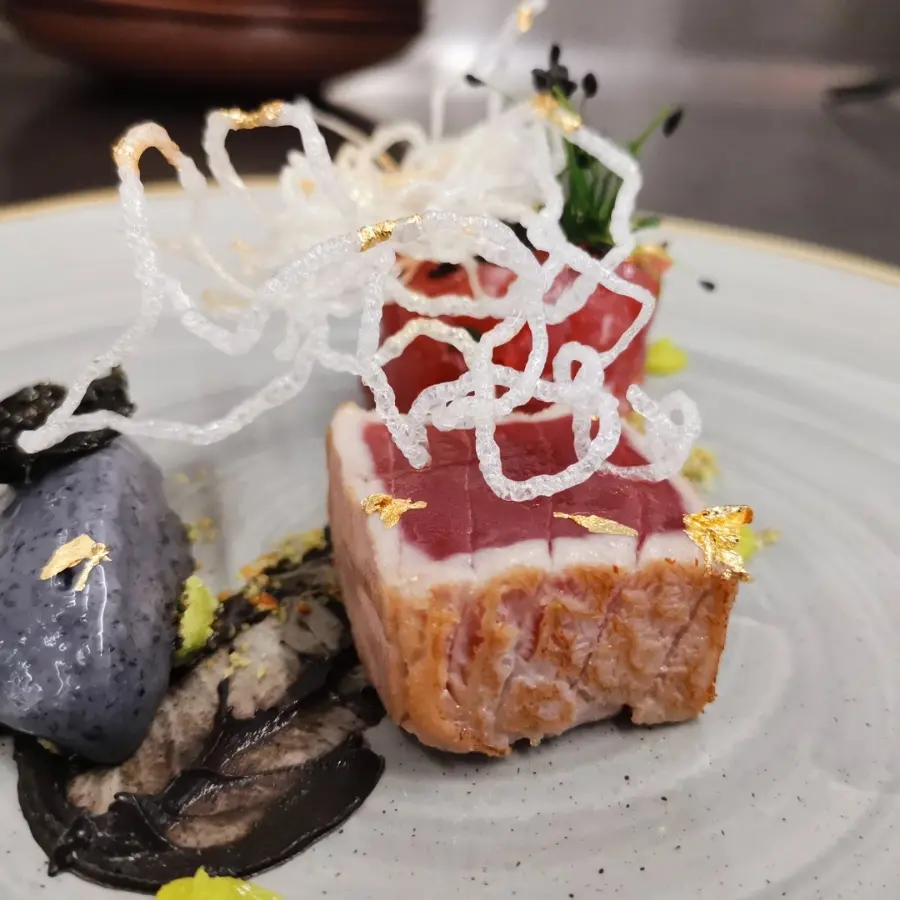 creation thumb for Thunfisch /Wasabi /schwarzer Sesam /blattgold 