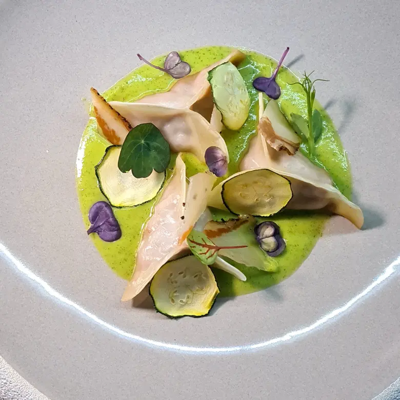 creation thumb for Gyoza di tonno, con cremoso alla nerano,chips di zucchine e 