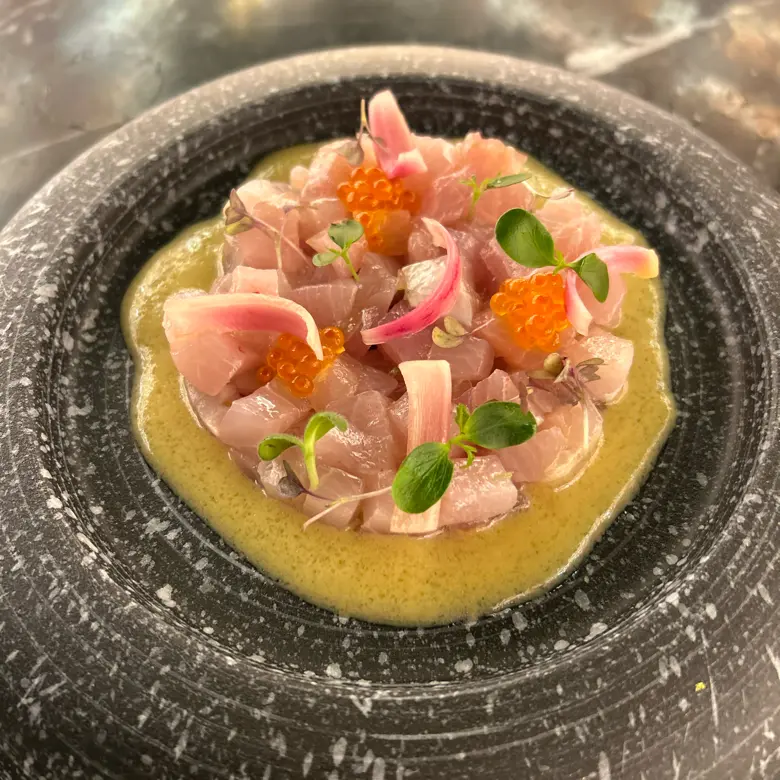 creation thumb for Tartare di ricciola, dressing allo yuzu e misu e cipolla