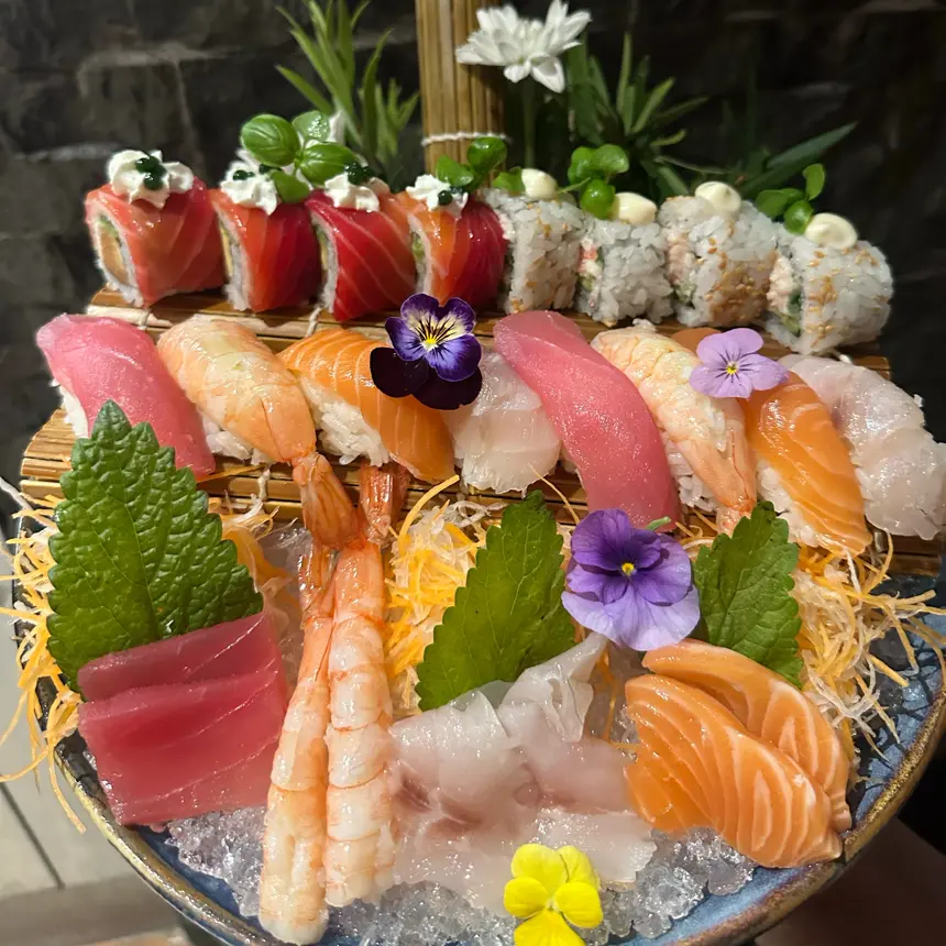 creation thumb for Sushi ,sashimi and nigiri plater