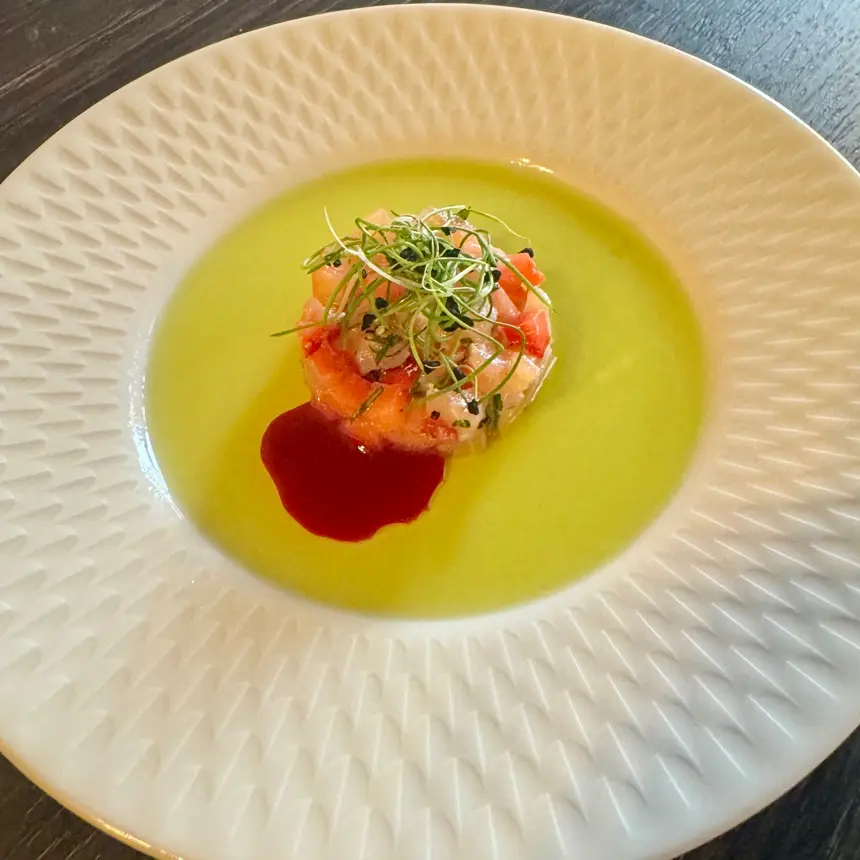 creation thumb for Tartare di Salmone e Fragole con Olio di Basilico e Menta (Amuse-Bouche)