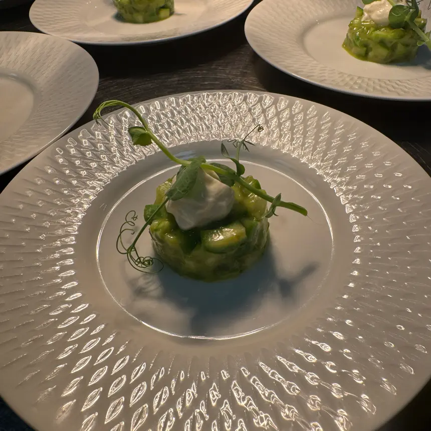 creation thumb for Tartare di Asparagi & Avocado con Purè di Asparagi Bianchi