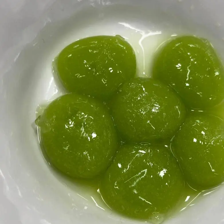creation thumb for Spherification of grapes and chlorophyll