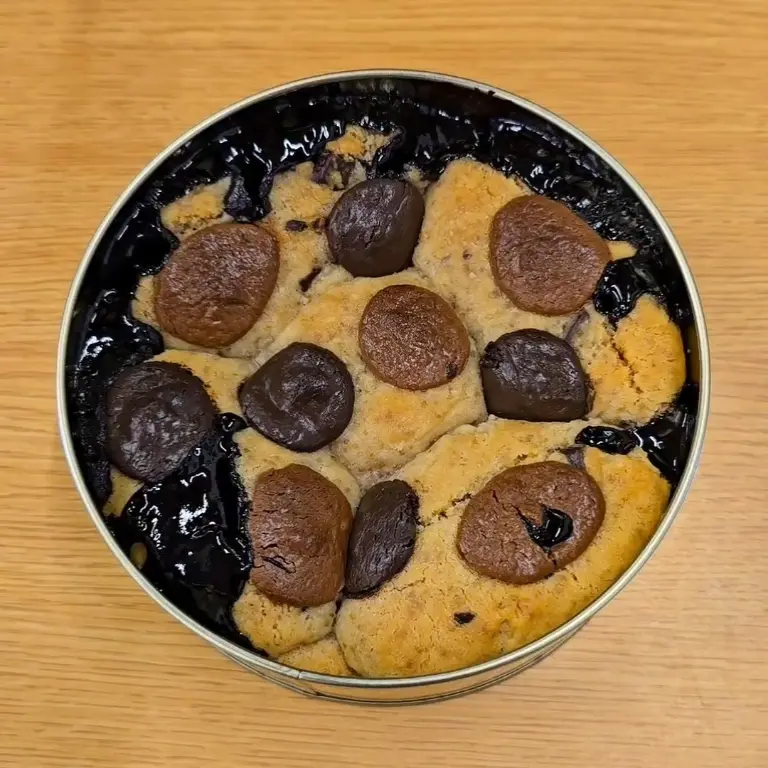 creation thumb for Barattolo di Biscotti al Cioccolato Fondente Ripieni