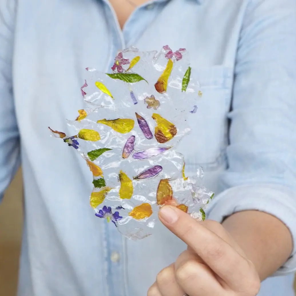 creation thumb for Crispy chuños and flower petals paper 🌸