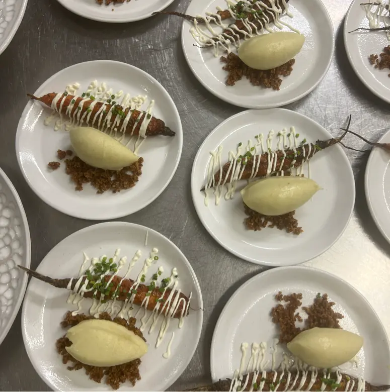 creation thumb for Glasierte Karotten, Sellerie-Trüffel-Sorbet, Crumble