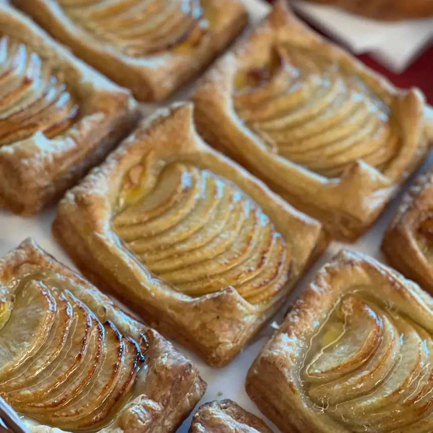 creation thumb for Knusprige Sfogliatina mit Puddingcreme, Mandeln und Äpfeln