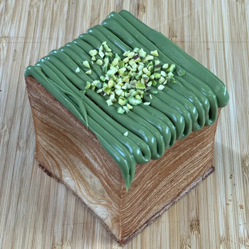 creation thumb for Croissant Cubo al pistacchio