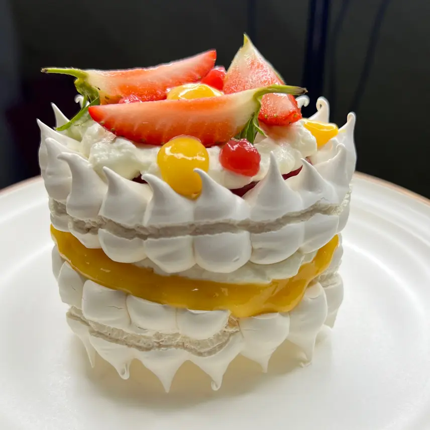 creation thumb for Pavlova al Limone e Fragole