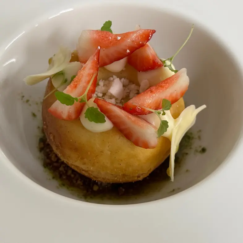 creation thumb for Erdbeer Baba au rhum | Vanillecreme | Basilikumöl