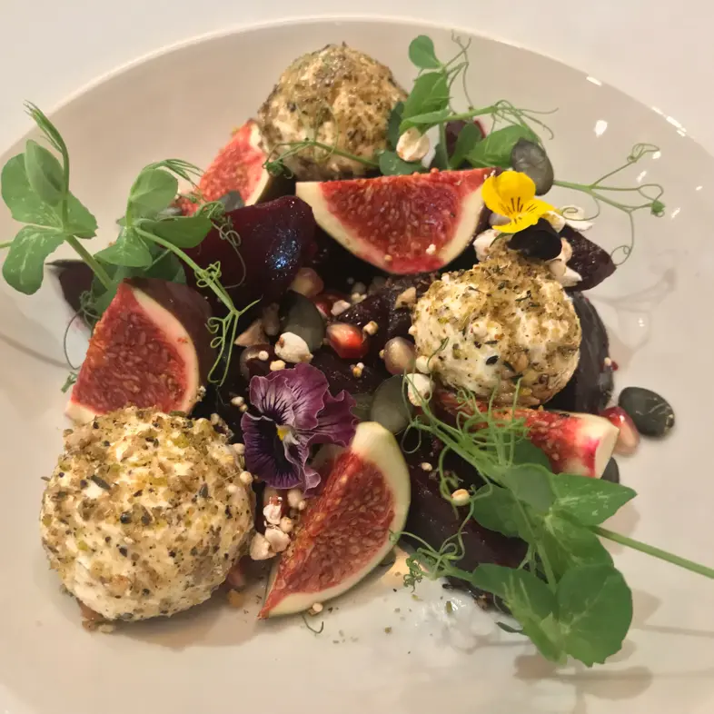 creation thumb for Salat von gerösteter Rote Bete | Labneh | Dukka