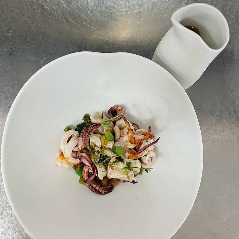 creation thumb for Squid 🦑 Sautéed squid 🦑 with michirones 🫘 broth and mint