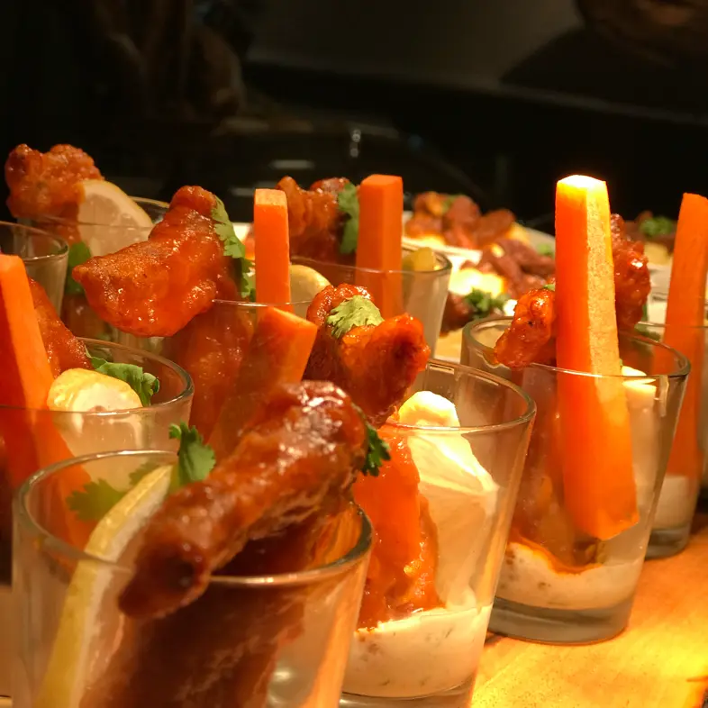 creation thumb for Honey Sriracha Chicken wings Blue cheese dip