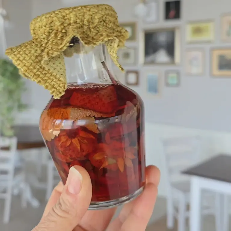 creation thumb for Strawberry vinegar