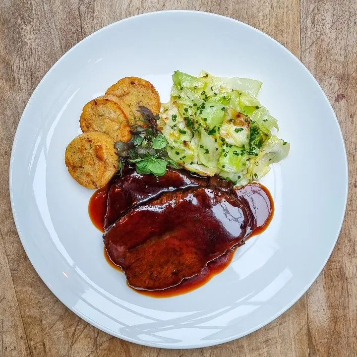 creation thumb for Böfflamott from the Munich ox with pointed cabbage & dumpling slices