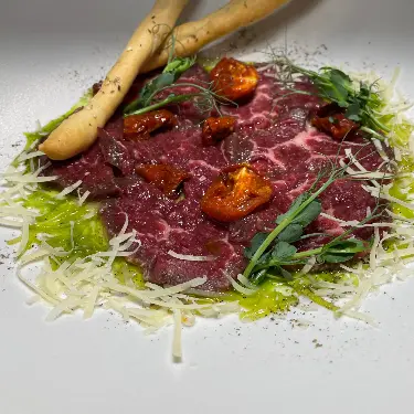 creation thumb for Beef carpaccio with sun dried tomatoes needle oil 
