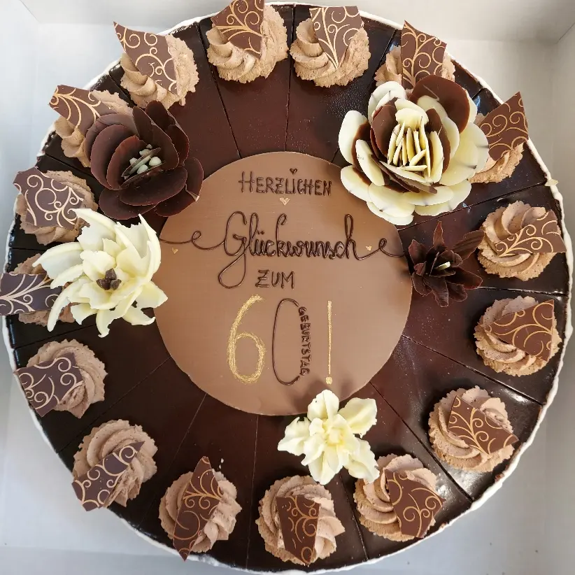 creation thumb for Chocolate cake with chocolate flowers