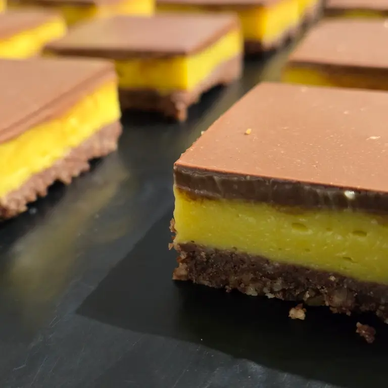 creation thumb for Vegan chocolate and mango bar