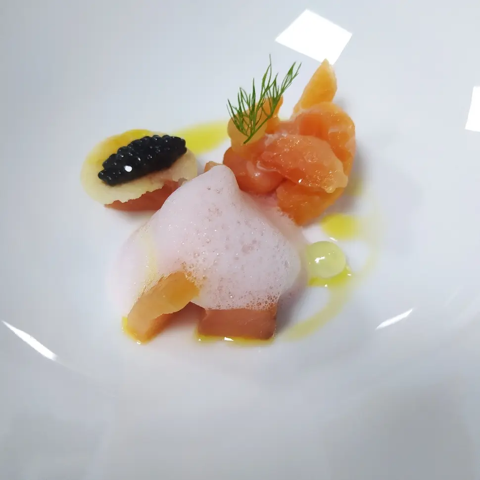 creation thumb for Gesalzener Lachs mit weißer Schokolade und Kaviar