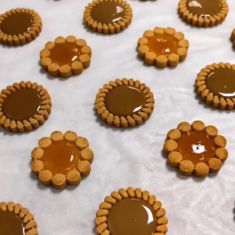 creation thumb for Tartelettes with exotic confit and hazelnut Gianduja